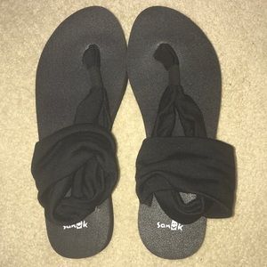 Sanuk black size 8